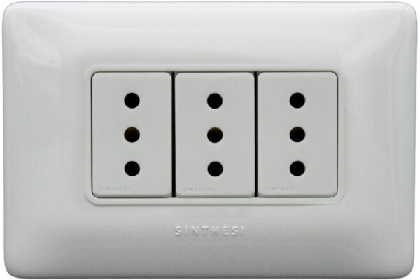 Placa tomacorriente 10A triple armado