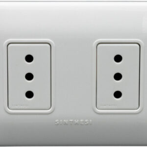 Placa tomacorriente duplex 10A 250V~ 2P+T armado